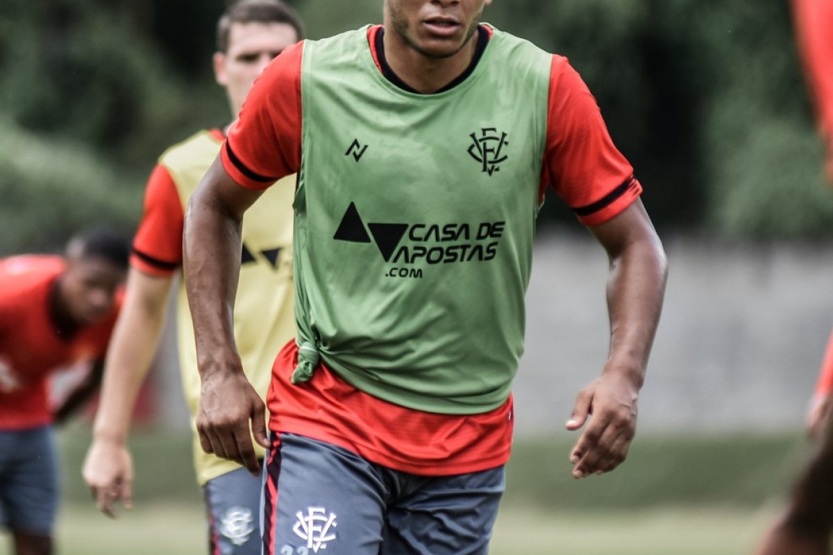 Recuperados da Covid-19, Wallace, Carlos e Van voltam a treinar na Toca do Leão