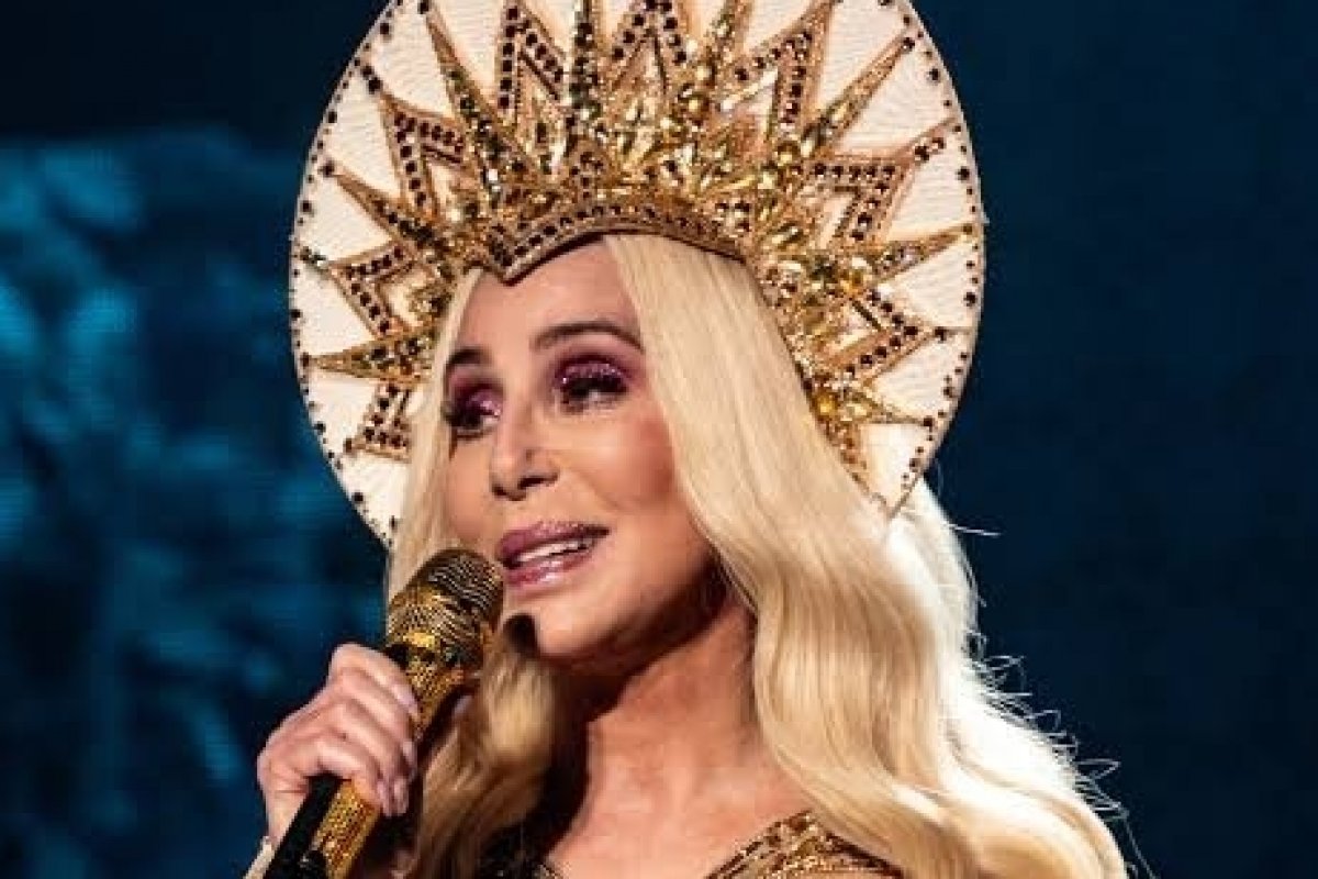 Vida da cantora Cher, a aniversariante do dia, vai virar filme