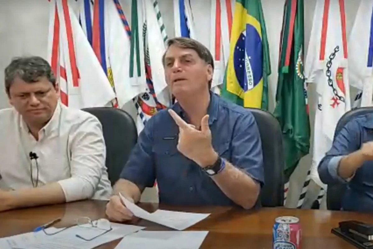 'Esquerda não toma cloroquina porque vai matar o verme que eles são", diz Bolsonaro