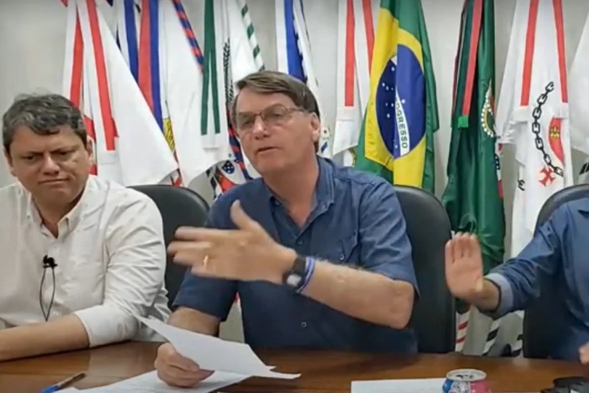 "Hipocrisia" diz Bolsonaro sobre CPI da Covid-19