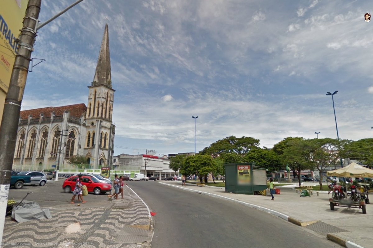 Acidente com moto deixa dois feridos no Largo dos Mares, em Salvador