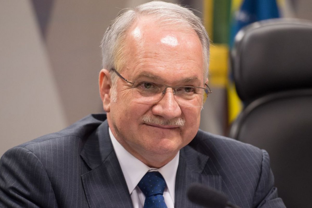 Fachin vota a favor da suspensão de concurso da Polícia Federal