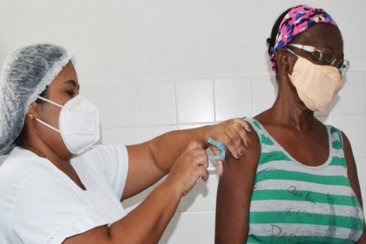 MP-BA recomenda que Feira de Santana deve se abster de vacinar grupos prioritários não contemplados no PBO contra a Covid-19