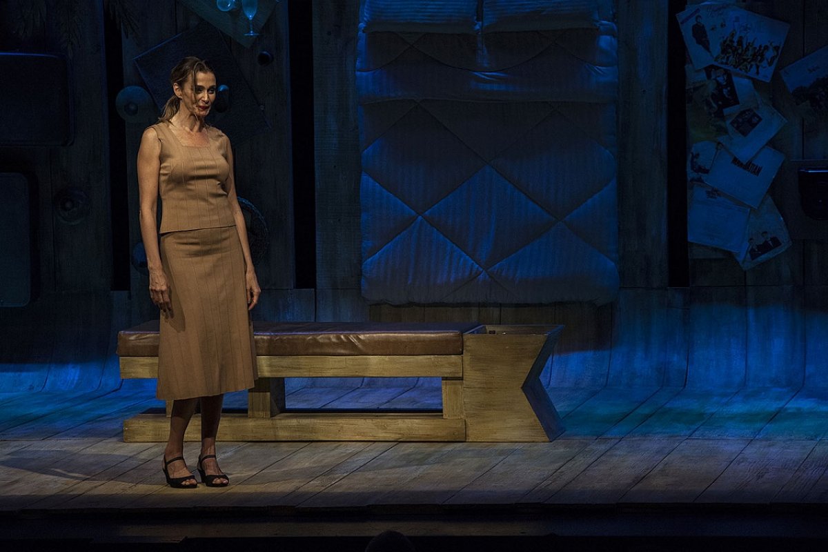 Teatro Castro Alves recebe Mônica Martelli com a peça "Minha Vida em Marte"