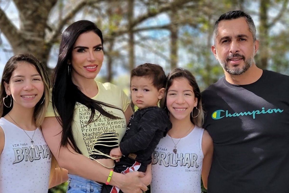 Camila Jakubovic, criadora do Canal Planeta das Gêmeas, revela os desafios de conciliar negócios de sucesso e maternidade
