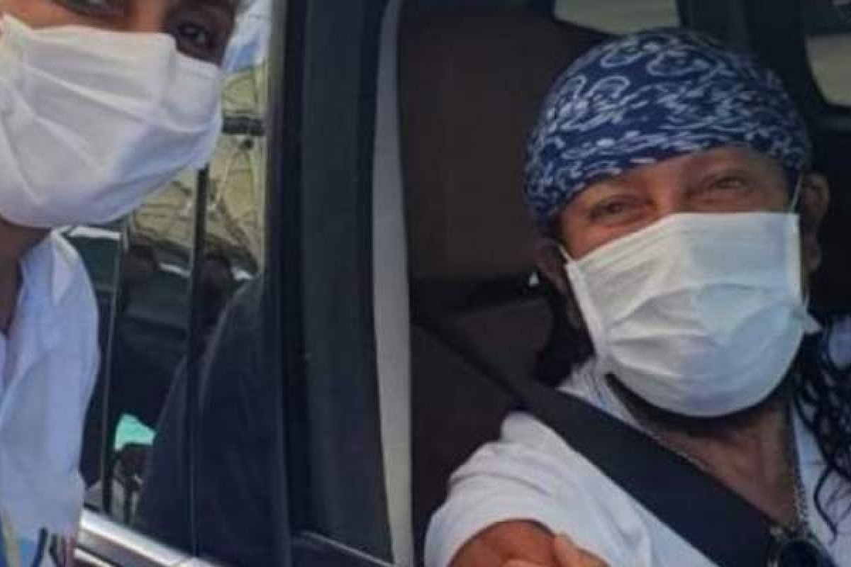 Vídeo: Bell Marques toma segunda dose da vacina contra a Covid-19