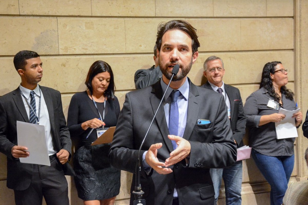 Dr. Jairinho apresenta defesa em processo de cassação na Câmara