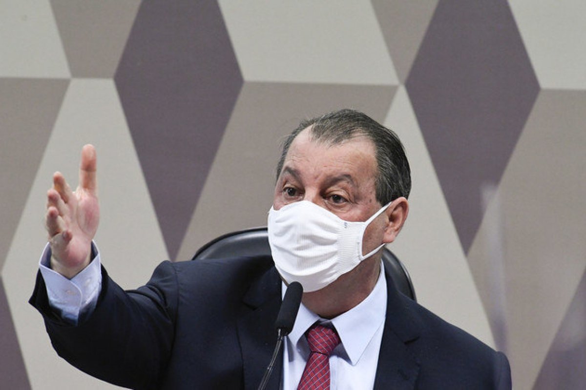 Projeto para criminalizar prescrição de medicamentos sem comprovação científica é posposto pelo Presidente da CPI da Covid