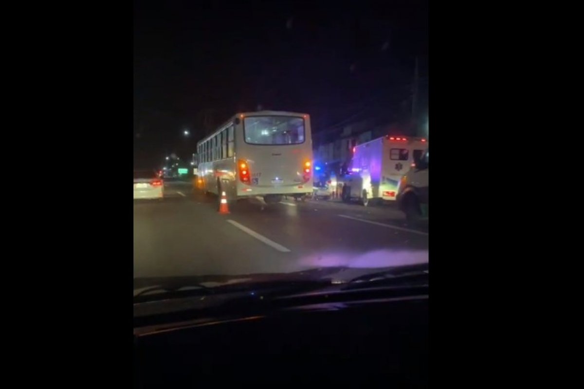 Passageiro reage a tentativa de assalto e mata suspeito dentro de ônibus em Abrantes