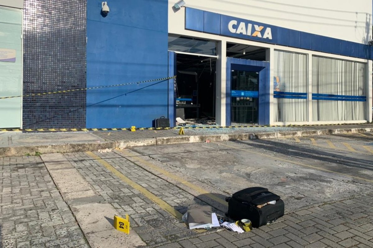 Agência da Caixa Econômica em Stella Maris é atacada na madrugada deste sábado (22)