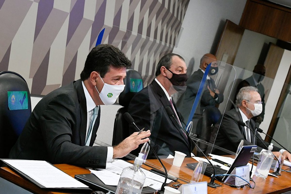 Primeiro relatório da CPI da Covid deve apontar governo federal como responsável pelo atraso de vacinas, diz relator