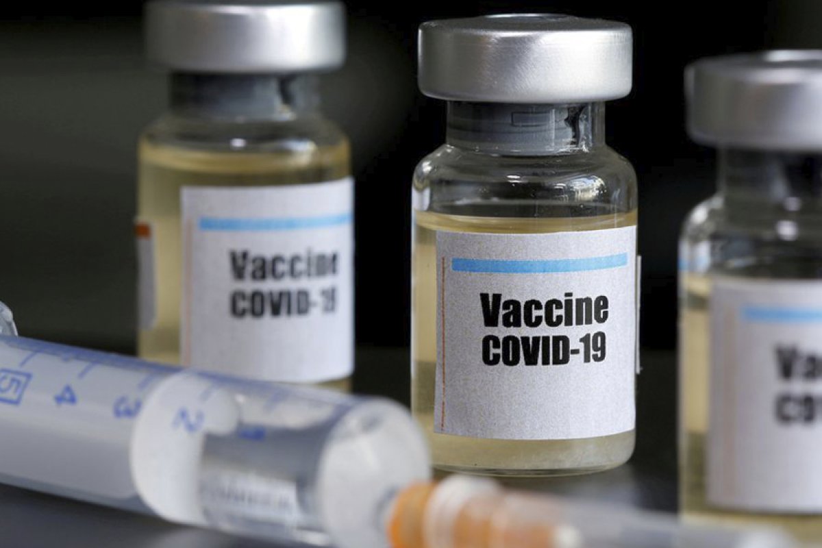 Vacinas de Oxford e Pfizer são eficazes contra variante indiana, diz jornal