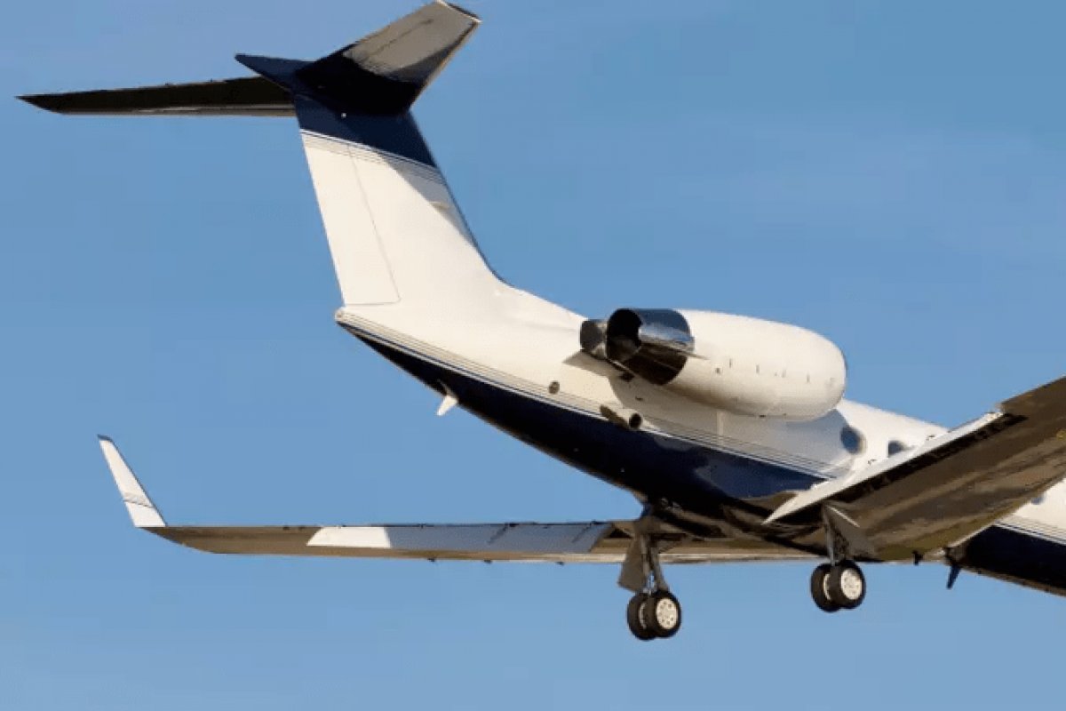 Agências de viagens lançam pacotes aéreos para brasileiros se vacinarem nos EUA 