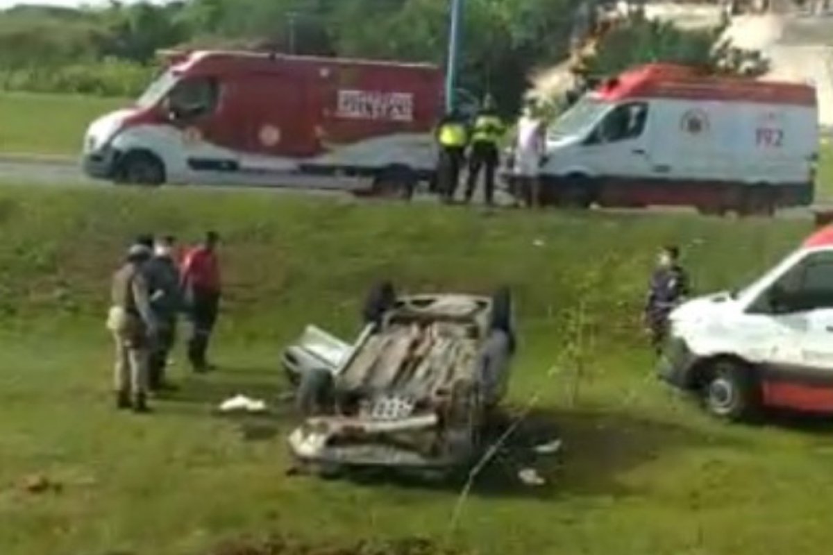 Acidente deixa uma pessoa morta e quatro feridas em Salvador