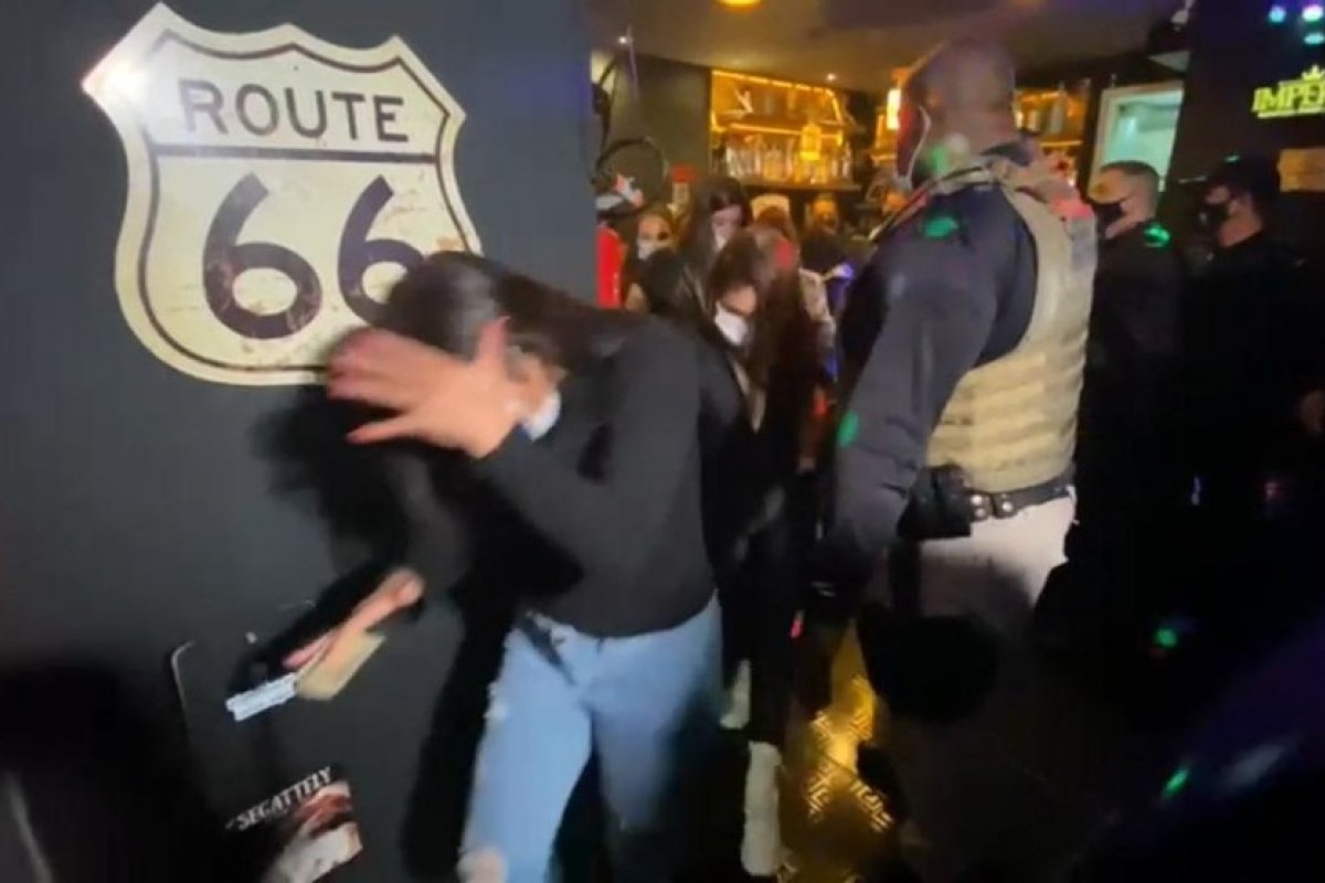 Polícia interrompe festa clandestina em casa noturna na Zona Norte de SP