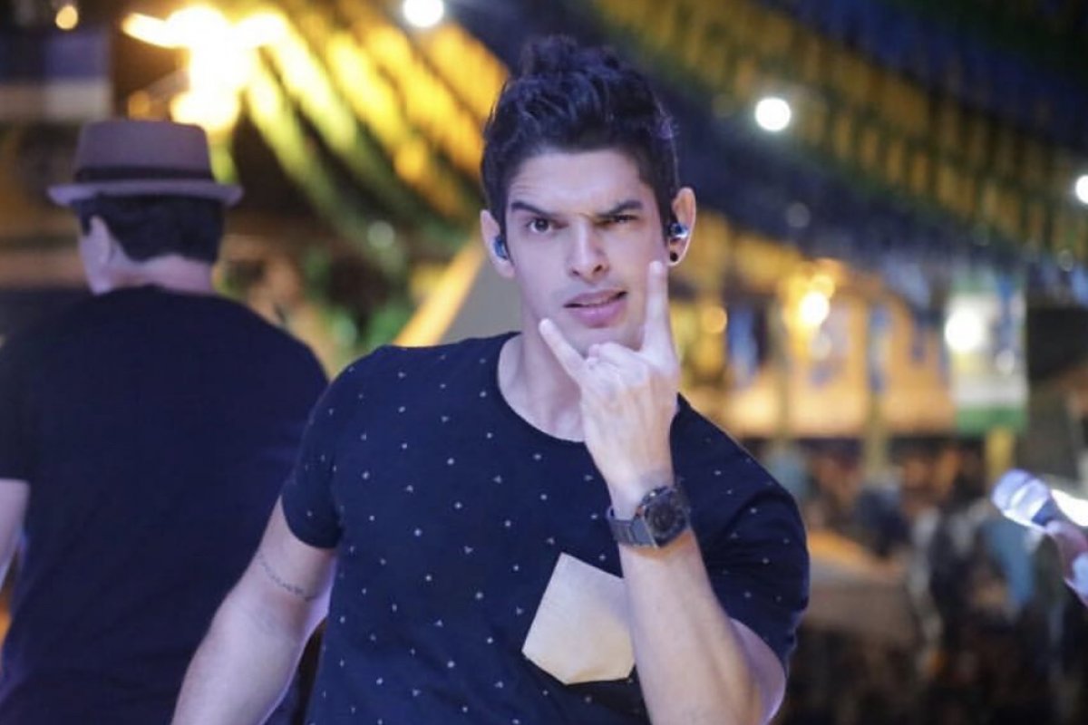 Arrastaxé é o nome do CD de São João do cantor Vitêra