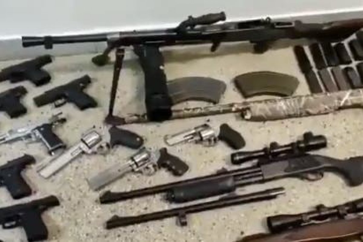 Vídeo: Cunhado de Gilmar Mendes é preso em "boca de fumo" com arsenal de armas