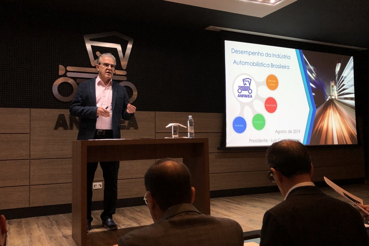 Vendas de veículos ficam estáveis mas no acumulado sobem 9,9%