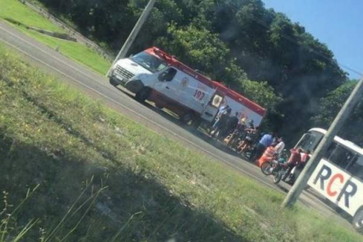 Motociclista de 24 anos morre após colidir em ônibus em Praia do Forte