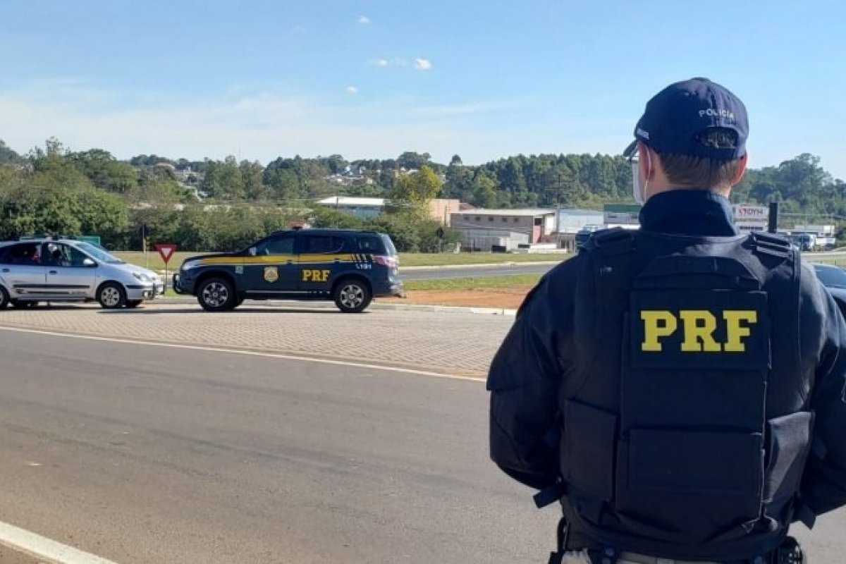 PRF e PCBA apreendem maconha e cocaína numa rodovia em Simões Filho