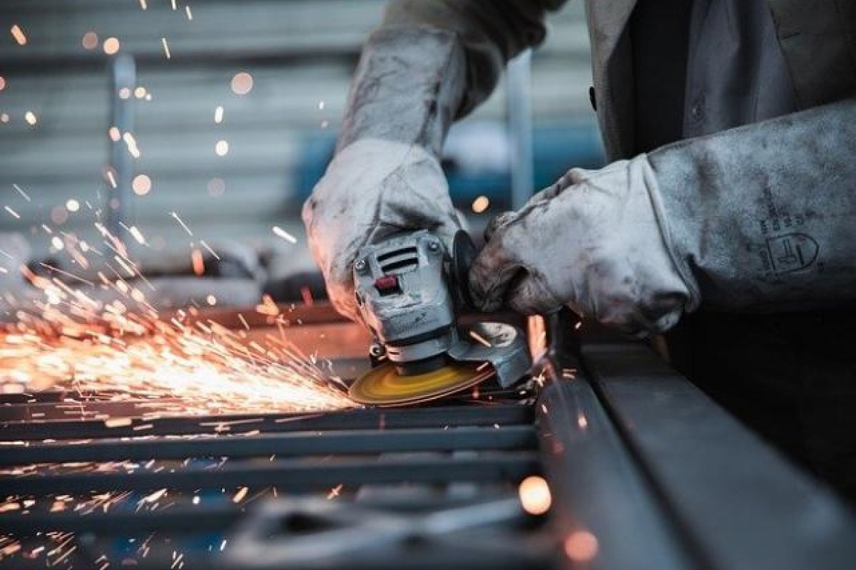 A cada R$ 1 produzido pela indústria brasileira são gerados R$ 2,43 na economia, diz pesquisa