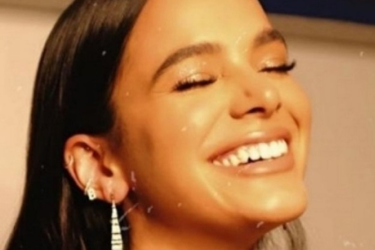 Bruna Marquezine vai deixar o Brasil