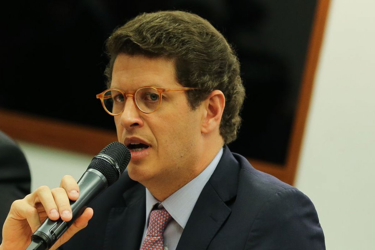 Após assumir a pasta do Meio Ambiente, escritório de Salles realizou operação suspeita de R$ 1,799 milhão, indica Coaf