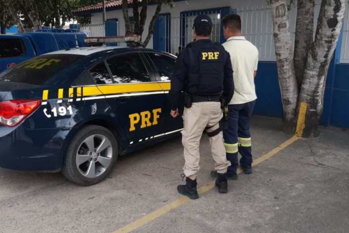 Homem é preso em flagrante dirigindo com CNH falsa
