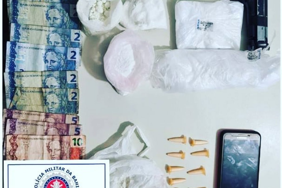 PM apreende duas armas e simulacro em Feira de Santana e Itapetinga