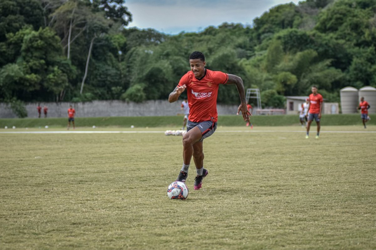 Com coletivo e palestra, Vitória se prepara para jogo contra o Guarani