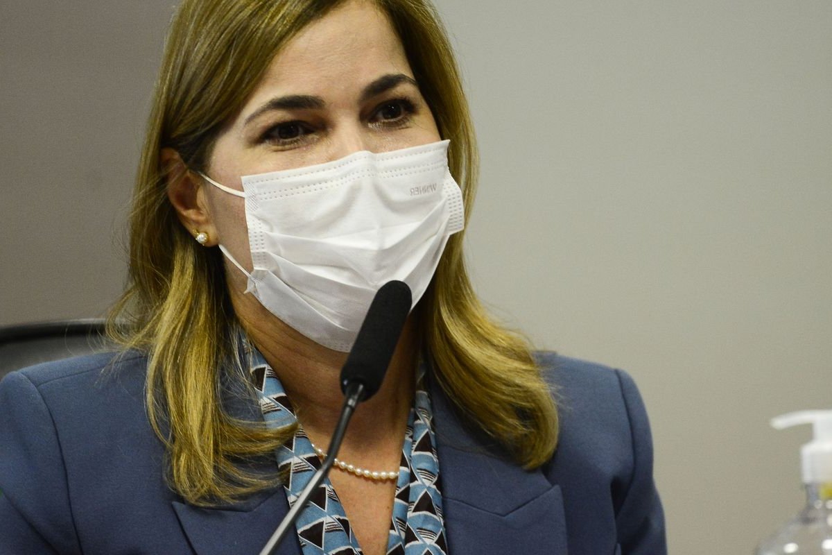 Em CPI da Covid, Mayra Pinheiro afirma que Brasil não é obrigado a seguir a OMS
