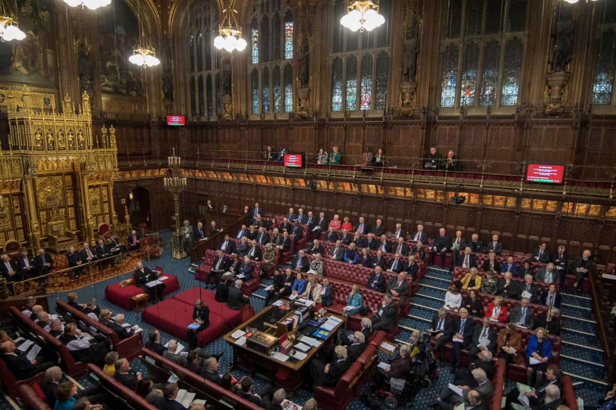 Câmara dos Lordes aprova lei que impede Brexit sem acordo