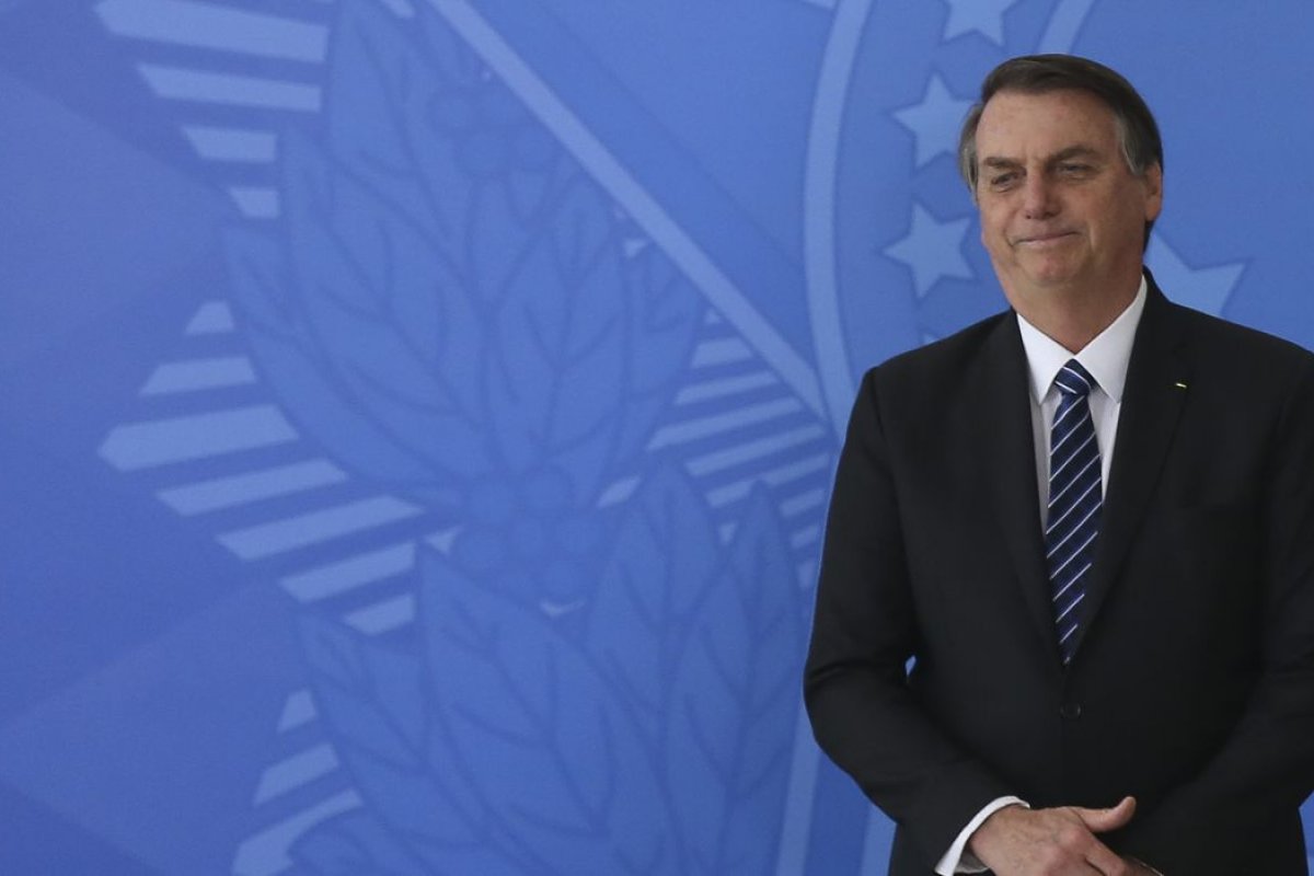 Senador Randolfe apresenta requerimento de convocação de Bolsonaro para depor em CPI da Covid