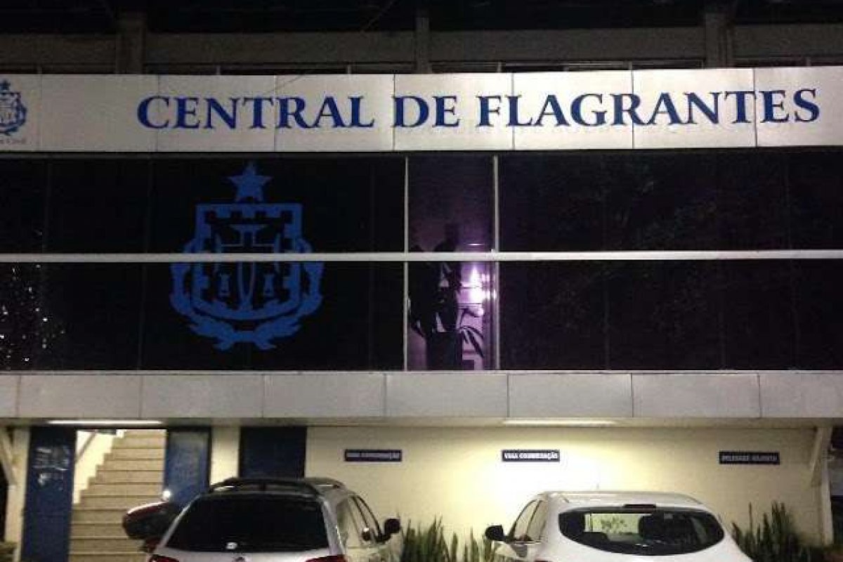 Professora suspeita de assediar aluna irá responder em liberdade