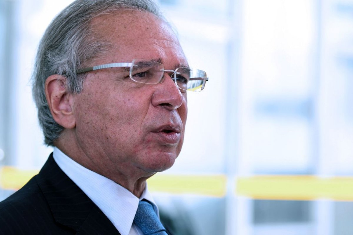 Programa para capacitar jovens terá auxílio de R$ 600, diz ministro da Economia