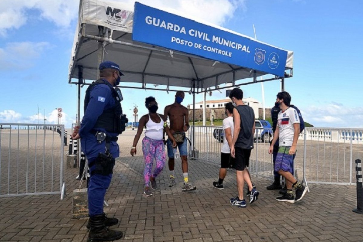 Prefeitura volta a instalar portais de fiscalização na orla de Salvador
