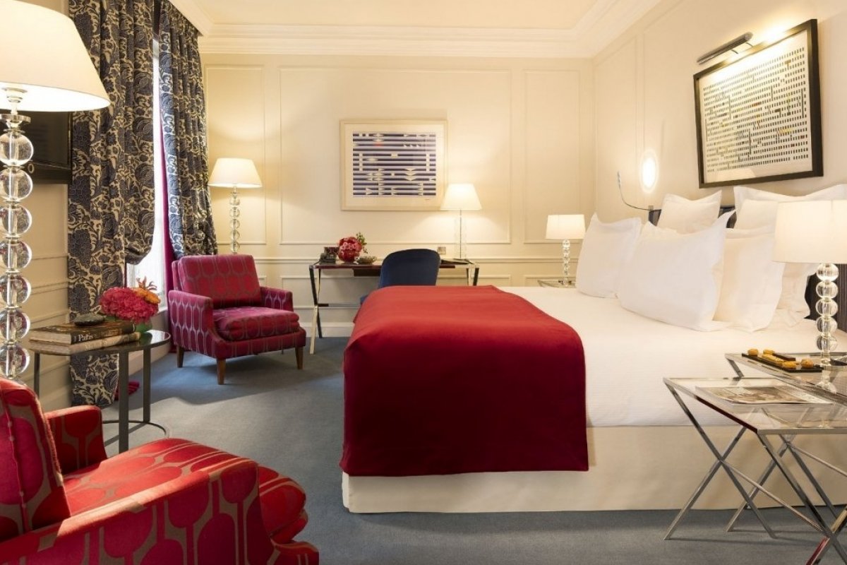 Como Paris, Le Burgundy retoma a vida à espera do verão europeu