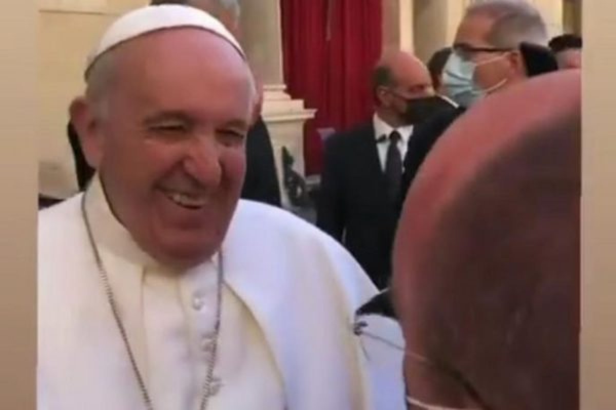 Vídeo: "Não têm salvação. É muita cachaça e pouca oração", brinca papa Francisco sobre o Brasil
