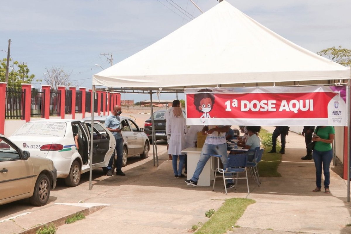 Lauro de Freitas suspende aplicação de vacinas contra Covid-19 por falta de imunizantes