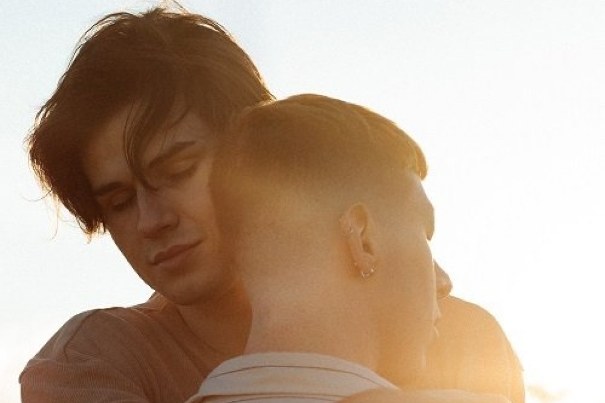 Campanha de Dia dos Namorados do Boticário traz casais reais e reforça que o amor é inexplicável