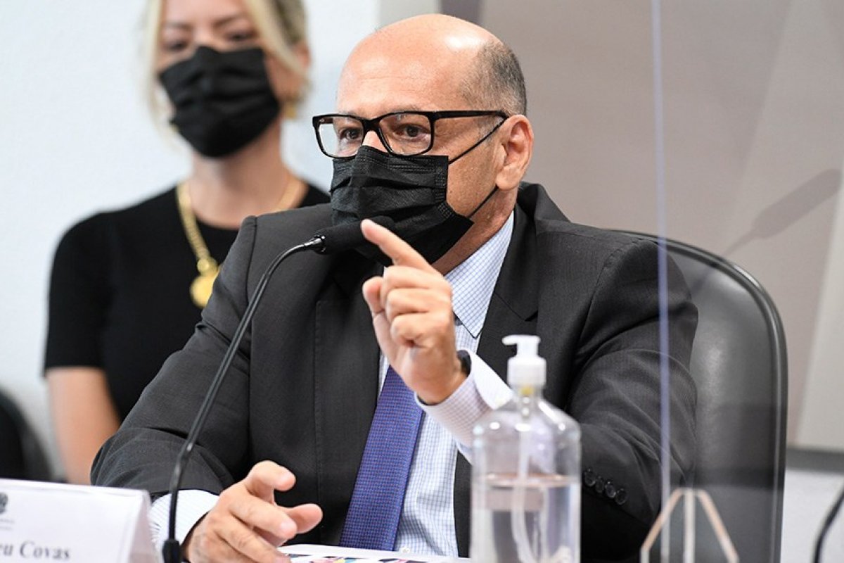 Dimas Covas rebate Pazuello e diz que fala de Bolsonaro levou à interrupção de compra de vacina contra Covid-19