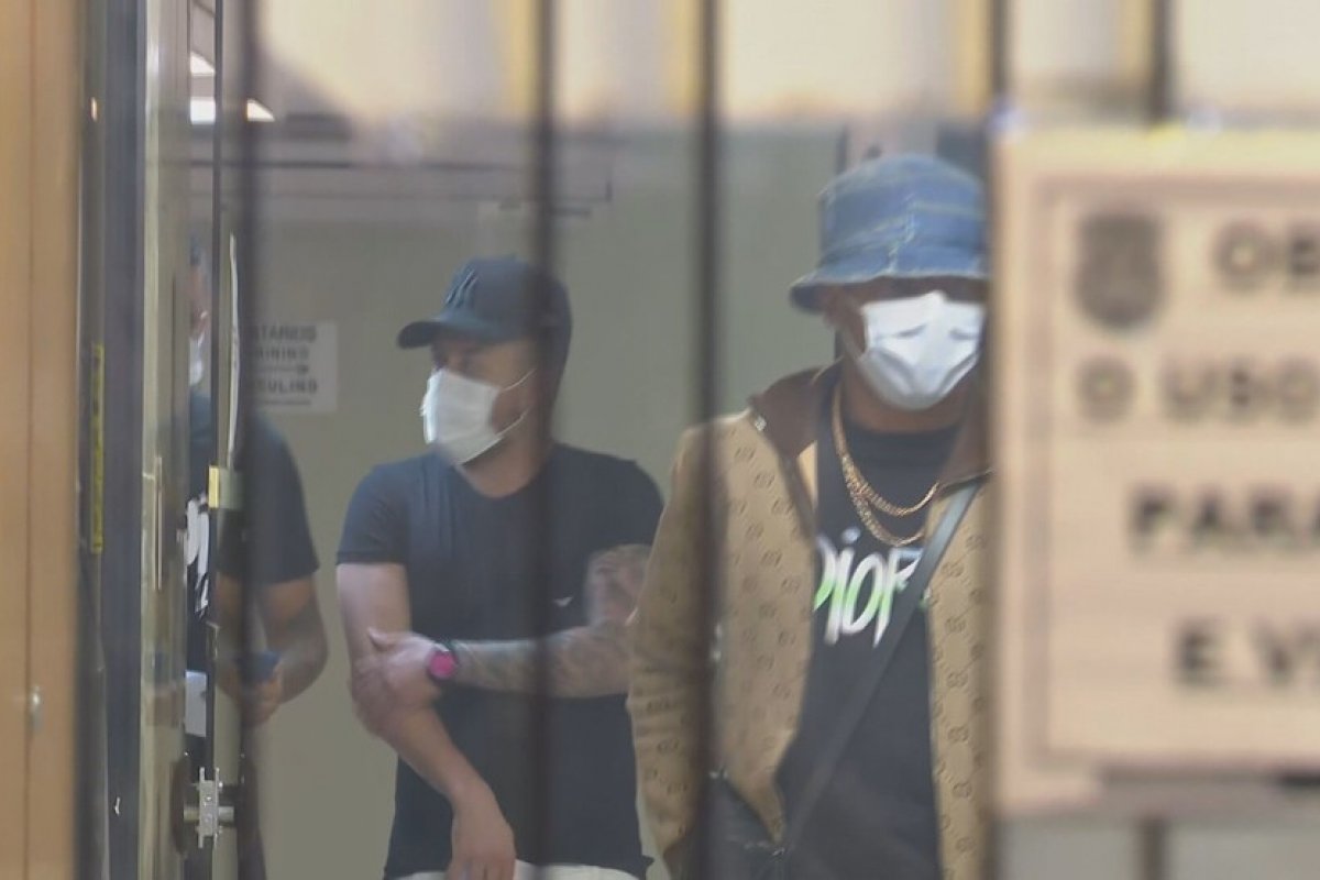 Arboleda do São Paulo e David Neres do Ajax são flagrados em balada ilegal em SP