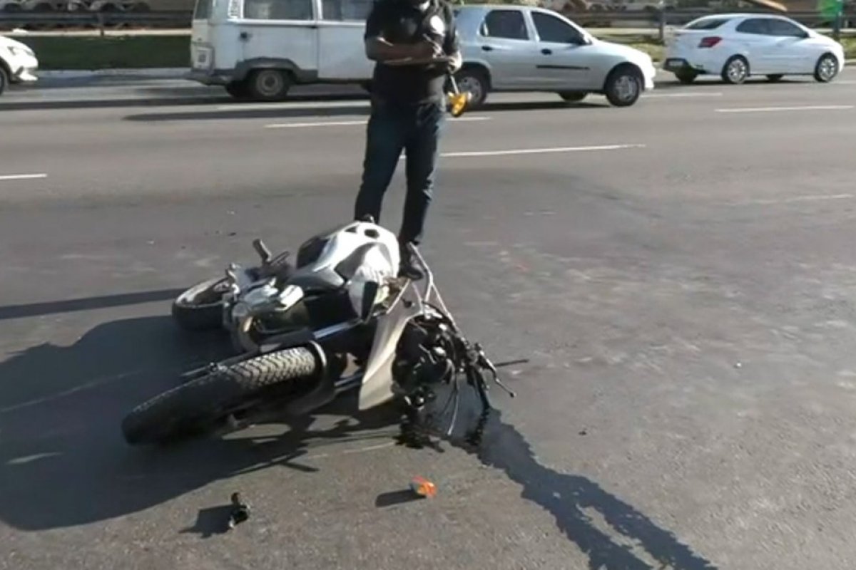 Motociclista morre em acidente envolvendo três motos na Estrada do Derba