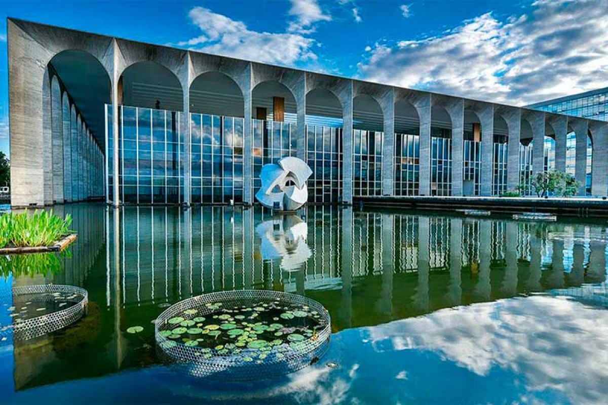 Para CPI da Covid, Itamaraty afirma que não é uma fonte da declaração de Bolsonaro sobre "guerra química"