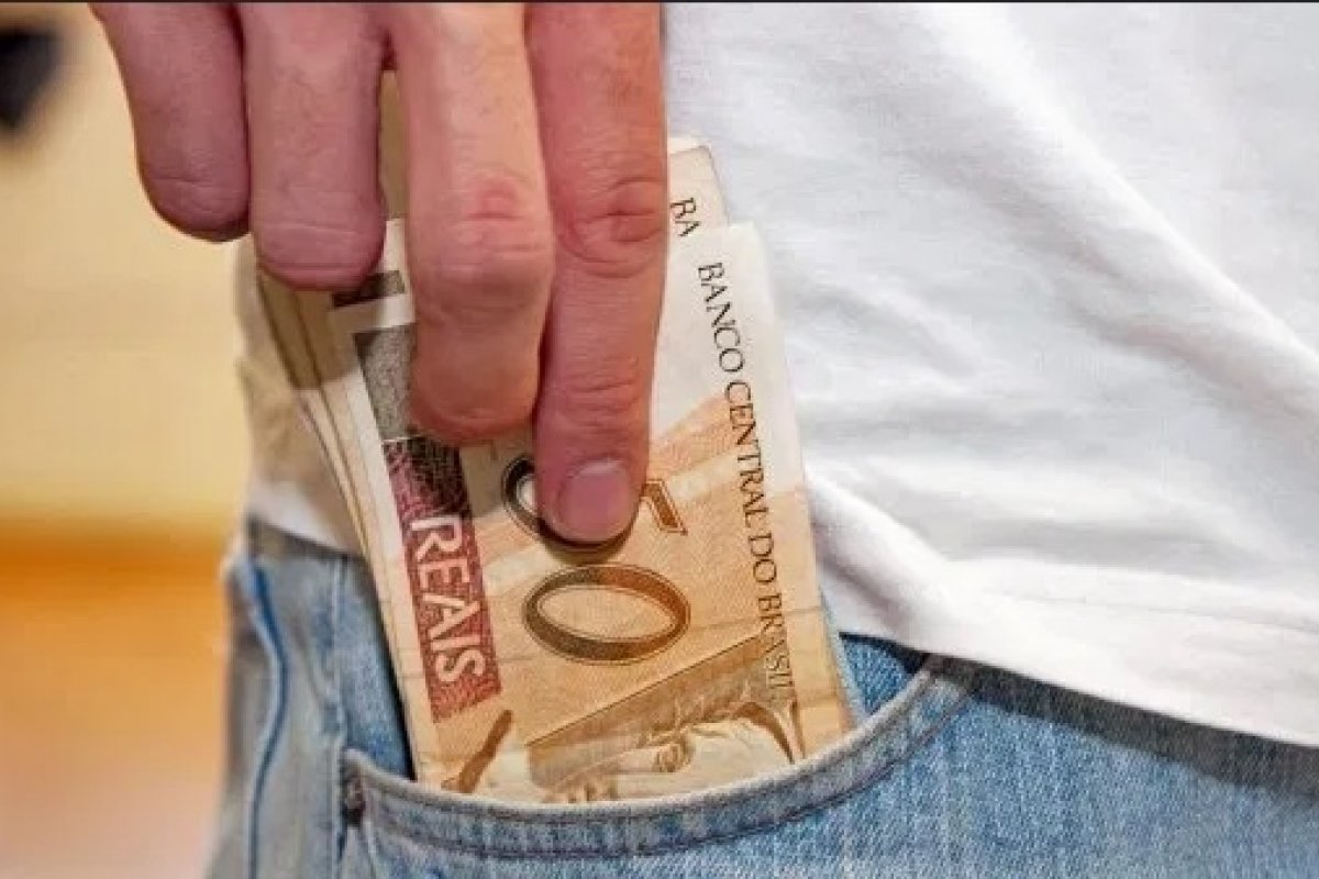 Trabalhadores começam a receber nesta sexta (28) benefício emergencial