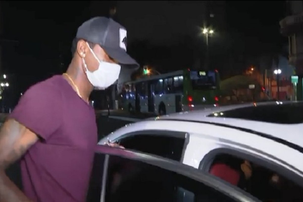Arboleda é multado e afastado pelo São Paulo após flagra em festa clandestina
