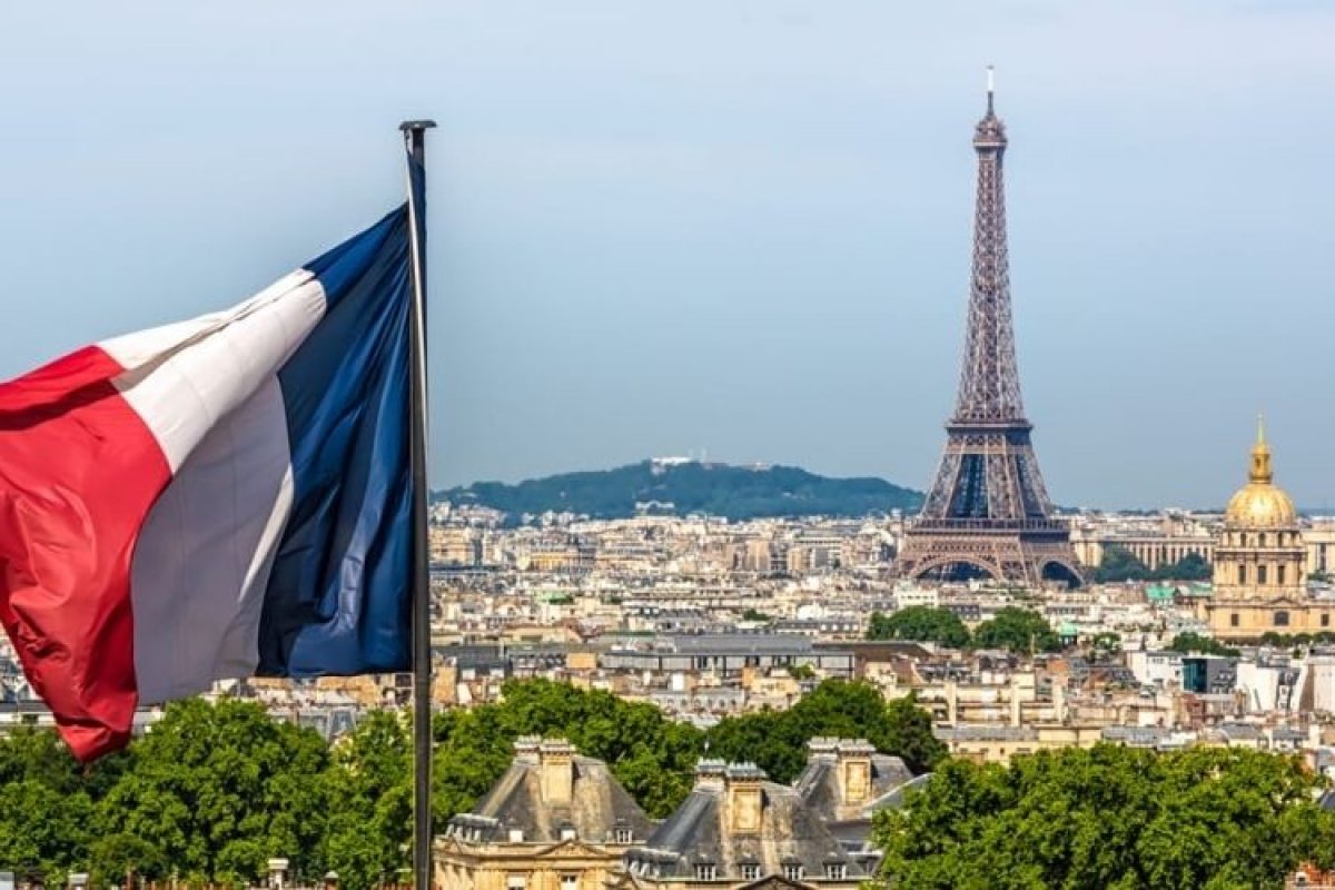 Homem fere 3 policiais, tenta fugir e é morto na França