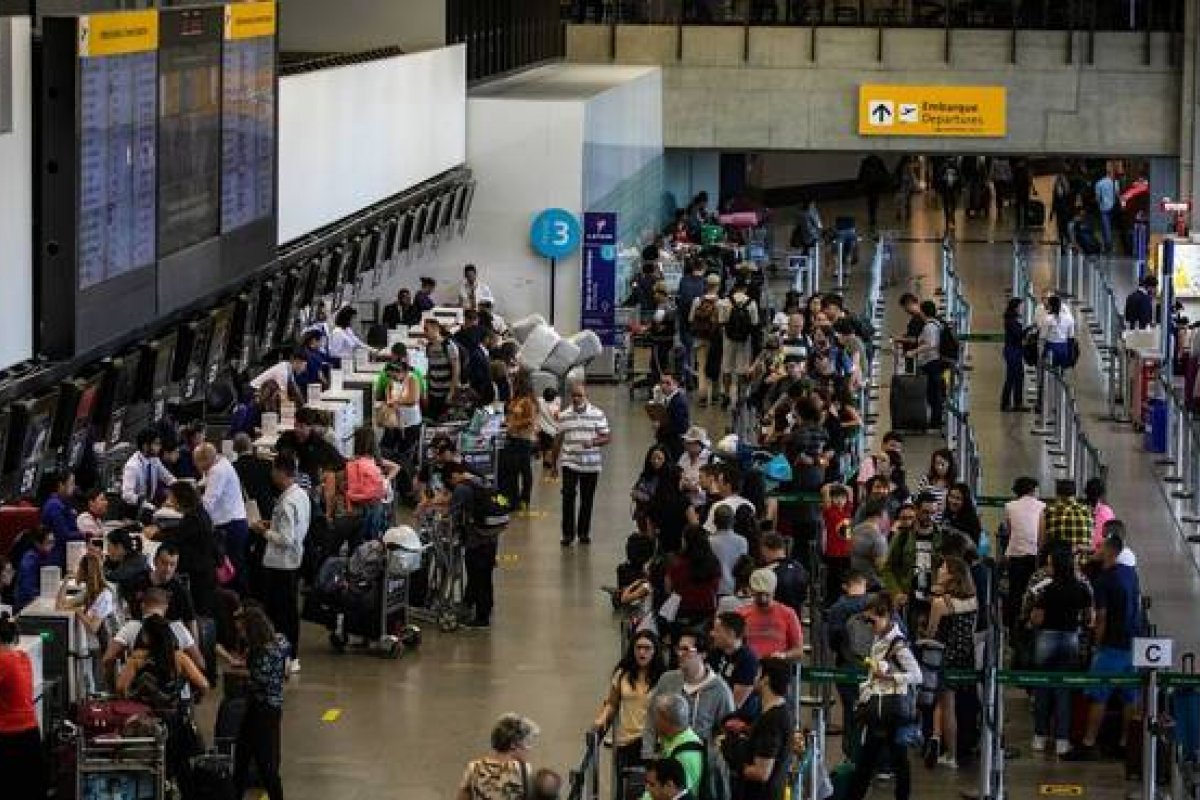 Prefeito de Guarulhos pede fechamento de aeroporto internacional da cidade