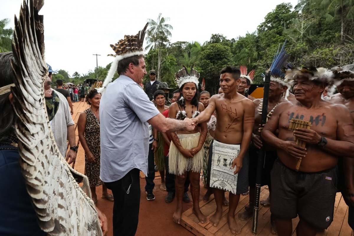 Em visita a índios, Bolsonaro diz que brasileiros desejam 'paz, progresso e liberdade'