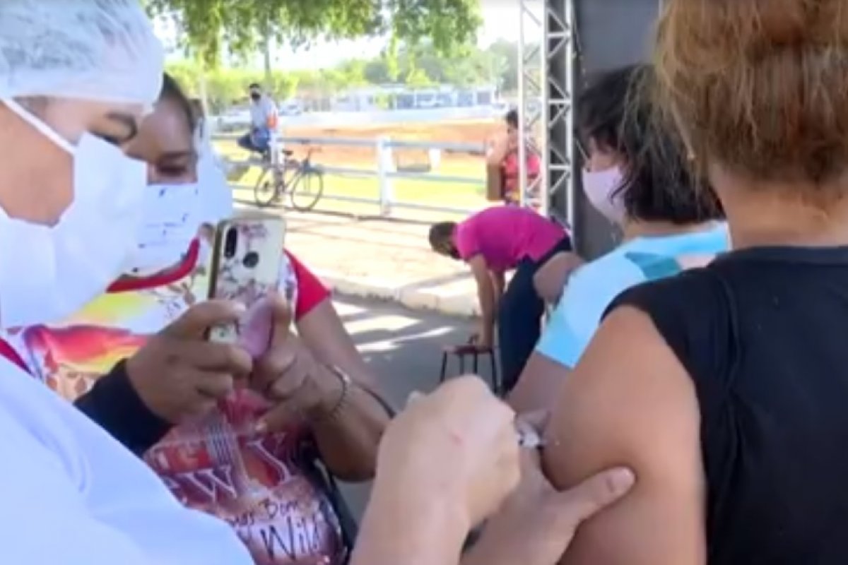 Covid-19: Barreiras retoma vacinação em primeira dose após 14 dias de suspensão